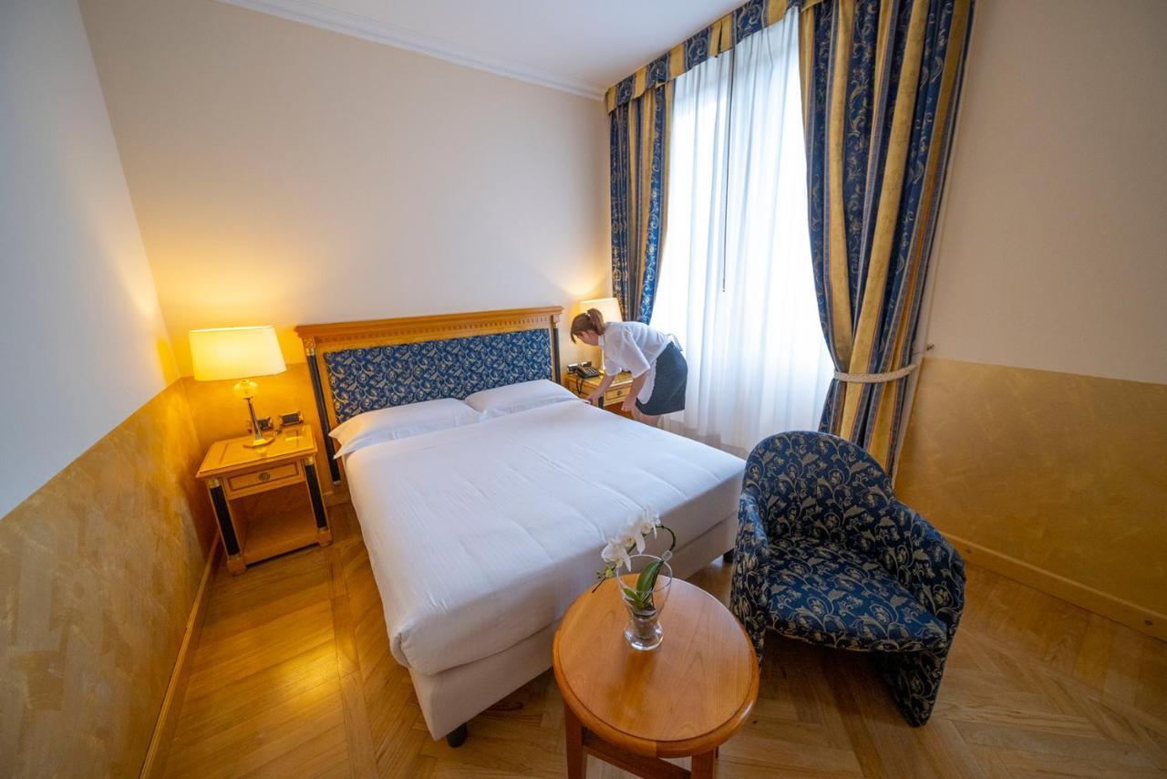Andreola Central Hotel Milano Esterno foto