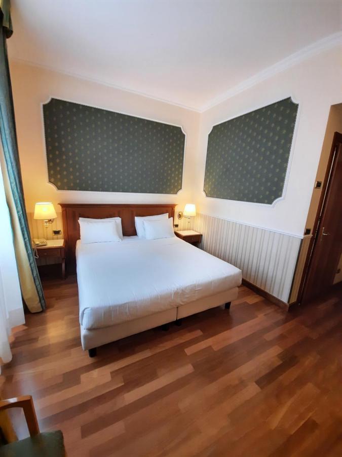 Andreola Central Hotel Milano Esterno foto