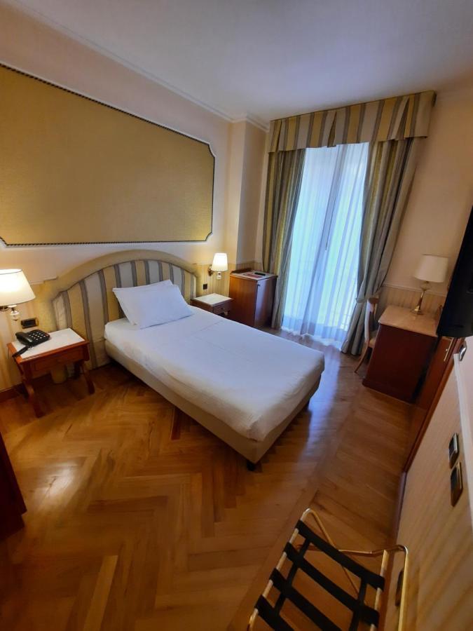 Andreola Central Hotel Milano Esterno foto
