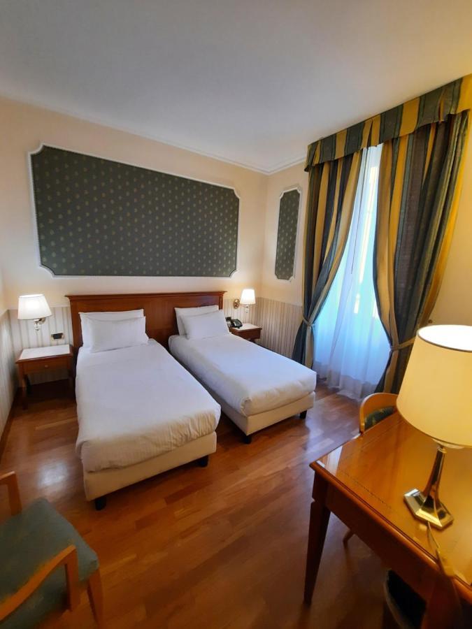 Andreola Central Hotel Milano Esterno foto