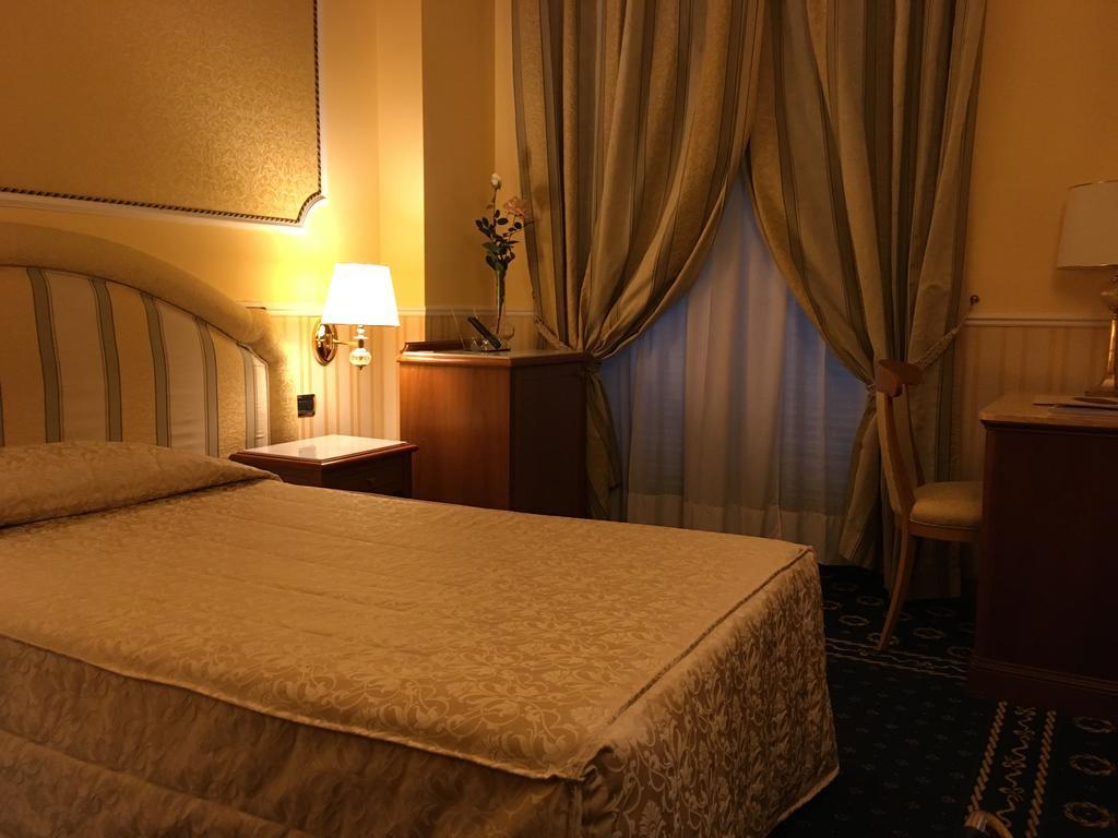 Andreola Central Hotel Milano Esterno foto