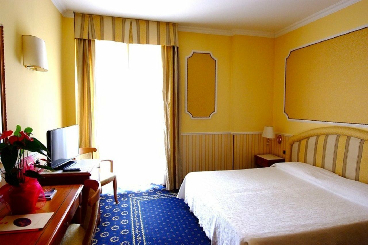 Andreola Central Hotel Milano Esterno foto