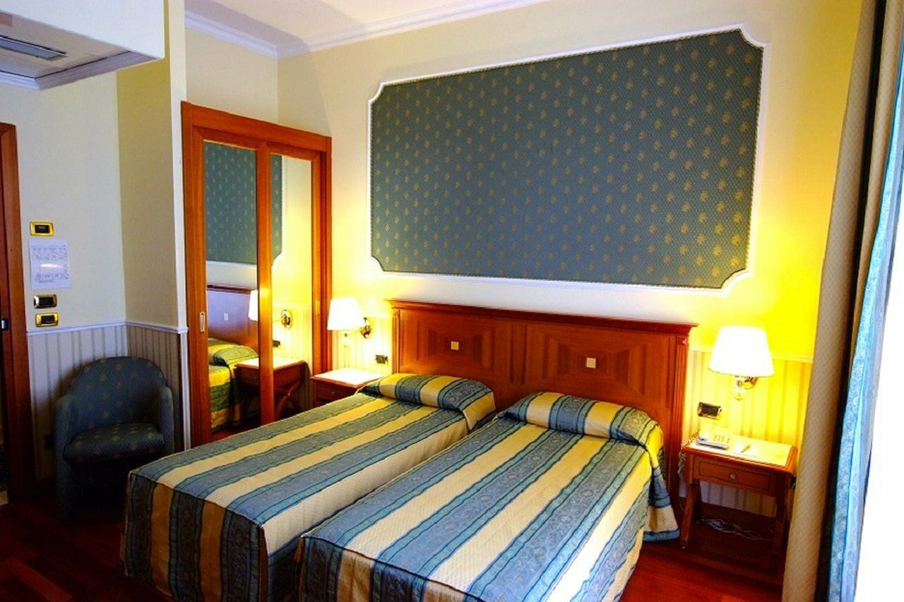 Andreola Central Hotel Milano Esterno foto