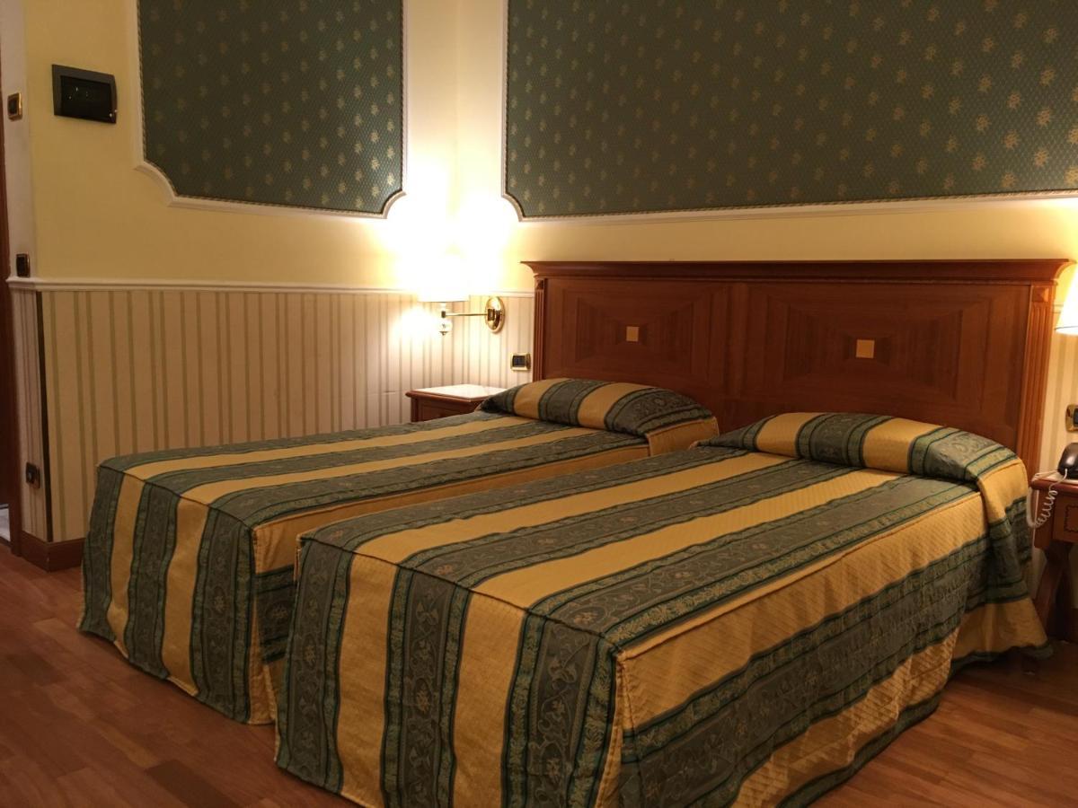 Andreola Central Hotel Milano Esterno foto